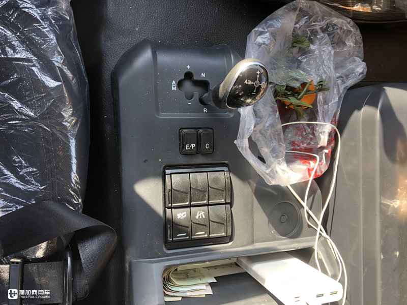 拉风的武士黑外观,奥威500马力发动机,实拍解放J6P领航版快递牵引车 - 第10张 - 提加商用车网 拉风的武士黑外观,奥威500马力发动机,实拍解放J6P领航版快递牵引车 - 第10张