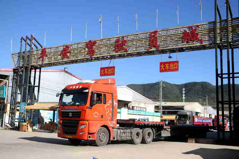 锣响新国标挂车引围观,昆明品鉴试驾活动圆满成功 - 第3张 - 提加商用车网 锣响新国标挂车引围观,昆明品鉴试驾活动圆满成功 - 第3张