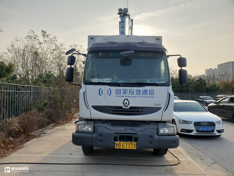 偶遇一辆雷诺移动通讯车,国内少见的二代米德伦底盘,副驾还有ok窗 - 第5张 - 提加商用车网 偶遇一辆雷诺移动通讯车,国内少见的二代米德伦底盘,副驾还有ok窗 - 第5张
