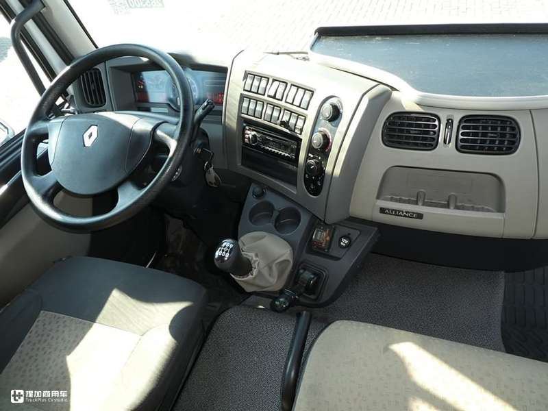 偶遇一辆雷诺移动通讯车,国内少见的二代米德伦底盘,副驾还有ok窗 - 第15张 - 提加商用车网 偶遇一辆雷诺移动通讯车,国内少见的二代米德伦底盘,副驾还有ok窗 - 第15张