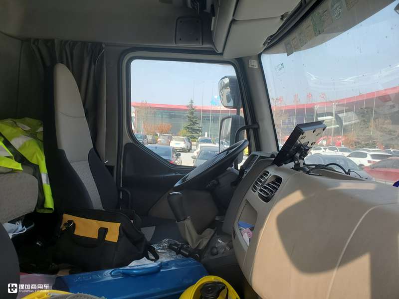 偶遇一辆雷诺移动通讯车,国内少见的二代米德伦底盘,副驾还有ok窗 - 第14张 - 提加商用车网 偶遇一辆雷诺移动通讯车,国内少见的二代米德伦底盘,副驾还有ok窗 - 第14张