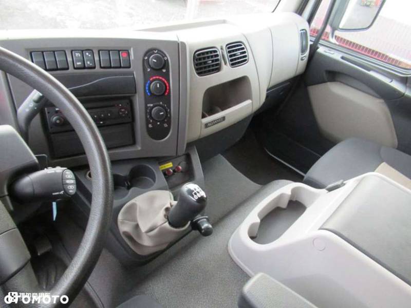 偶遇一辆雷诺移动通讯车,国内少见的二代米德伦底盘,副驾还有ok窗 - 第17张 - 提加商用车网 偶遇一辆雷诺移动通讯车,国内少见的二代米德伦底盘,副驾还有ok窗 - 第17张