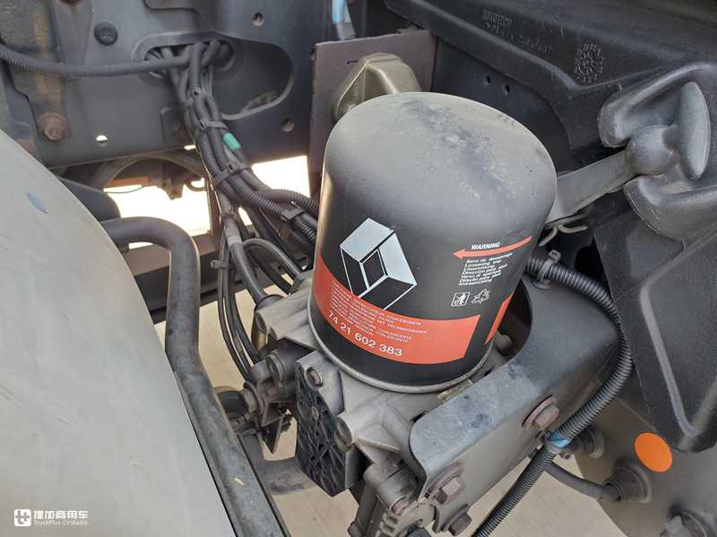 偶遇一辆雷诺移动通讯车,国内少见的二代米德伦底盘,副驾还有ok窗 - 第19张 - 提加商用车网 偶遇一辆雷诺移动通讯车,国内少见的二代米德伦底盘,副驾还有ok窗 - 第19张