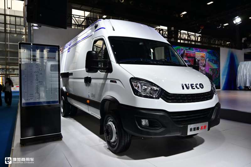 货箱容积16.7方,8AT自动挡国六,广州车展上市的2021款依维柯欧胜实拍 - 第1张 - 提加商用车网 货箱容积16.7方,8AT自动挡国六,广州车展上市的2021款依维柯欧胜实拍 - 第1张
