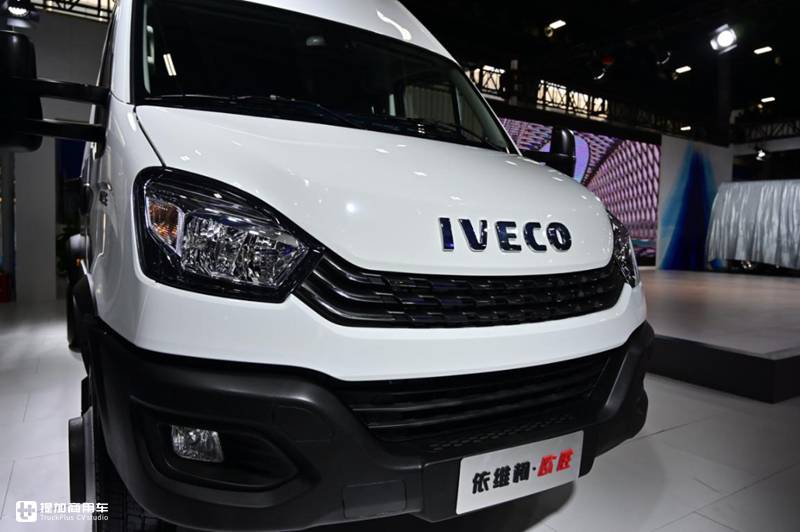 货箱容积16.7方,8AT自动挡国六,广州车展上市的2021款依维柯欧胜实拍 - 第2张 - 提加商用车网 货箱容积16.7方,8AT自动挡国六,广州车展上市的2021款依维柯欧胜实拍 - 第2张