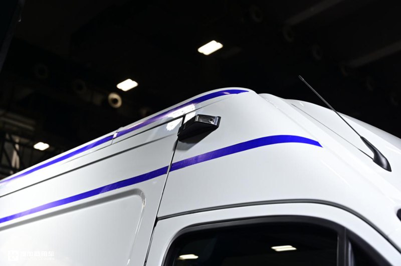 货箱容积16.7方,8AT自动挡国六,广州车展上市的2021款依维柯欧胜实拍 - 第3张 - 提加商用车网 货箱容积16.7方,8AT自动挡国六,广州车展上市的2021款依维柯欧胜实拍 - 第3张