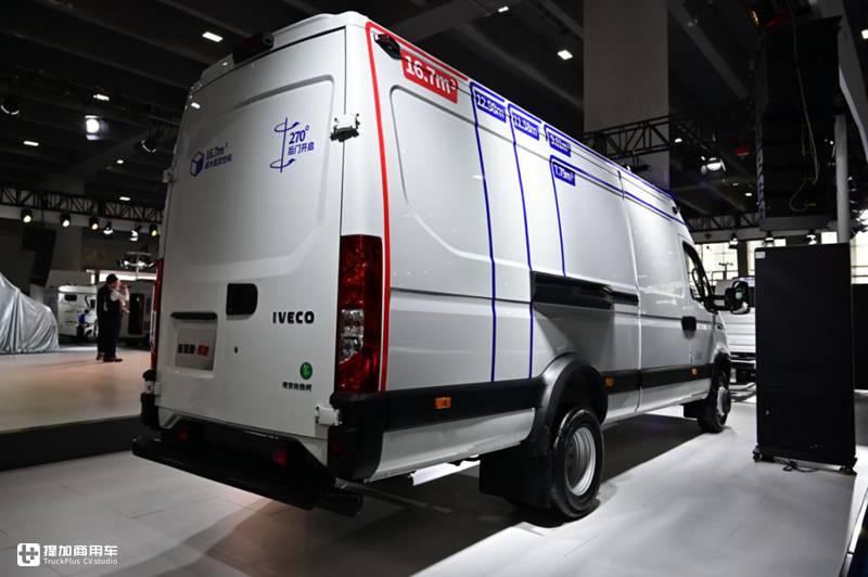 货箱容积16.7方,8AT自动挡国六,广州车展上市的2021款依维柯欧胜实拍 - 第4张 - 提加商用车网 货箱容积16.7方,8AT自动挡国六,广州车展上市的2021款依维柯欧胜实拍 - 第4张