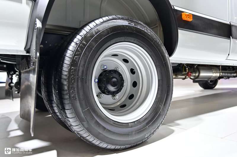 货箱容积16.7方,8AT自动挡国六,广州车展上市的2021款依维柯欧胜实拍 - 第14张 - 提加商用车网 货箱容积16.7方,8AT自动挡国六,广州车展上市的2021款依维柯欧胜实拍 - 第14张