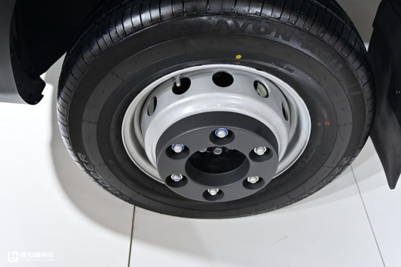 货箱容积16.7方,8AT自动挡国六,广州车展上市的2021款依维柯欧胜实拍 - 第15张 - 提加商用车网 货箱容积16.7方,8AT自动挡国六,广州车展上市的2021款依维柯欧胜实拍 - 第15张