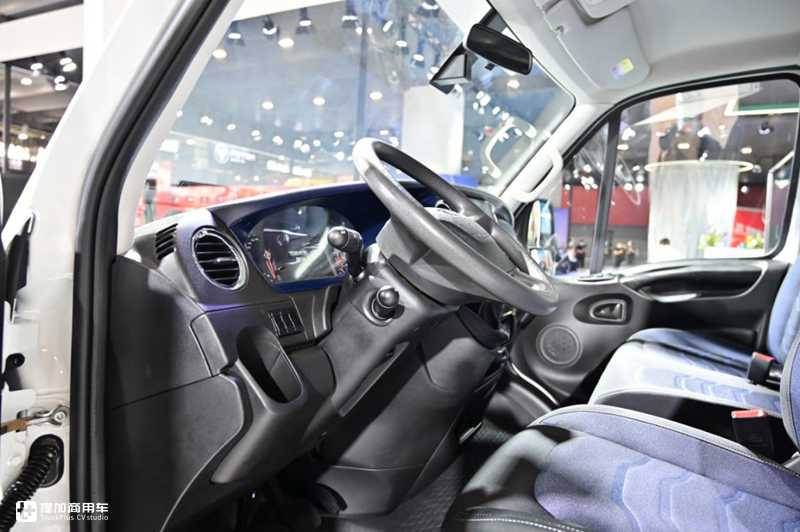 货箱容积16.7方,8AT自动挡国六,广州车展上市的2021款依维柯欧胜实拍 - 第16张 - 提加商用车网 货箱容积16.7方,8AT自动挡国六,广州车展上市的2021款依维柯欧胜实拍 - 第16张