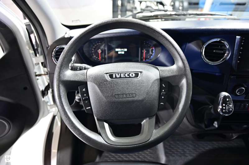 货箱容积16.7方,8AT自动挡国六,广州车展上市的2021款依维柯欧胜实拍 - 第18张 - 提加商用车网 货箱容积16.7方,8AT自动挡国六,广州车展上市的2021款依维柯欧胜实拍 - 第18张