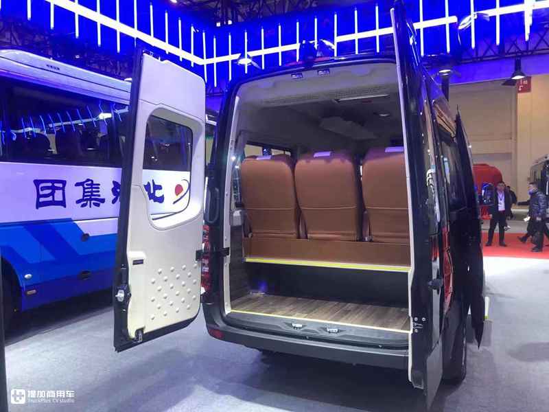 2.8升上柴动力配液缓,苏州金龙9座睿星轻客实拍,C照就能开 - 第4张 - 提加商用车网 2.8升上柴动力配液缓,苏州金龙9座睿星轻客实拍,C照就能开 - 第4张