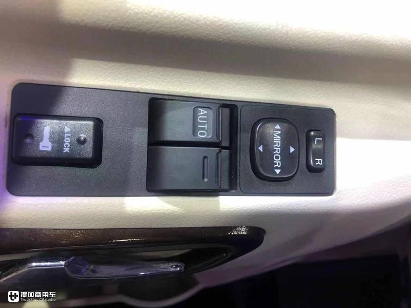 2.8升上柴动力配液缓,苏州金龙9座睿星轻客实拍,C照就能开 - 第7张 - 提加商用车网 2.8升上柴动力配液缓,苏州金龙9座睿星轻客实拍,C照就能开 - 第7张