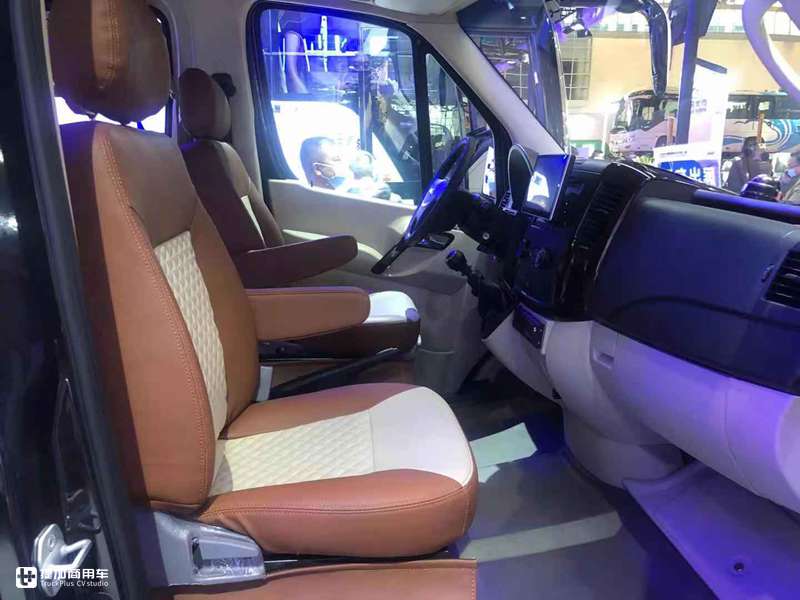 2.8升上柴动力配液缓,苏州金龙9座睿星轻客实拍,C照就能开 - 第9张 - 提加商用车网 2.8升上柴动力配液缓,苏州金龙9座睿星轻客实拍,C照就能开 - 第9张