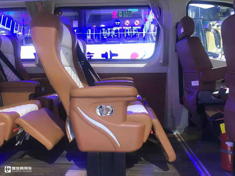 2.8升上柴动力配液缓,苏州金龙9座睿星轻客实拍,C照就能开 - 第11张 - 提加商用车网 2.8升上柴动力配液缓,苏州金龙9座睿星轻客实拍,C照就能开 - 第11张