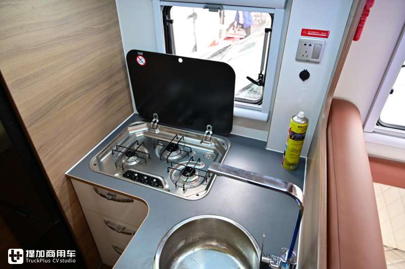 大奔底盘内饰高端实用,这台凌特小额头房车,让您既有面子又有里子 - 第19张 - 提加商用车网 大奔底盘内饰高端实用,这台凌特小额头房车,让您既有面子又有里子 - 第19张