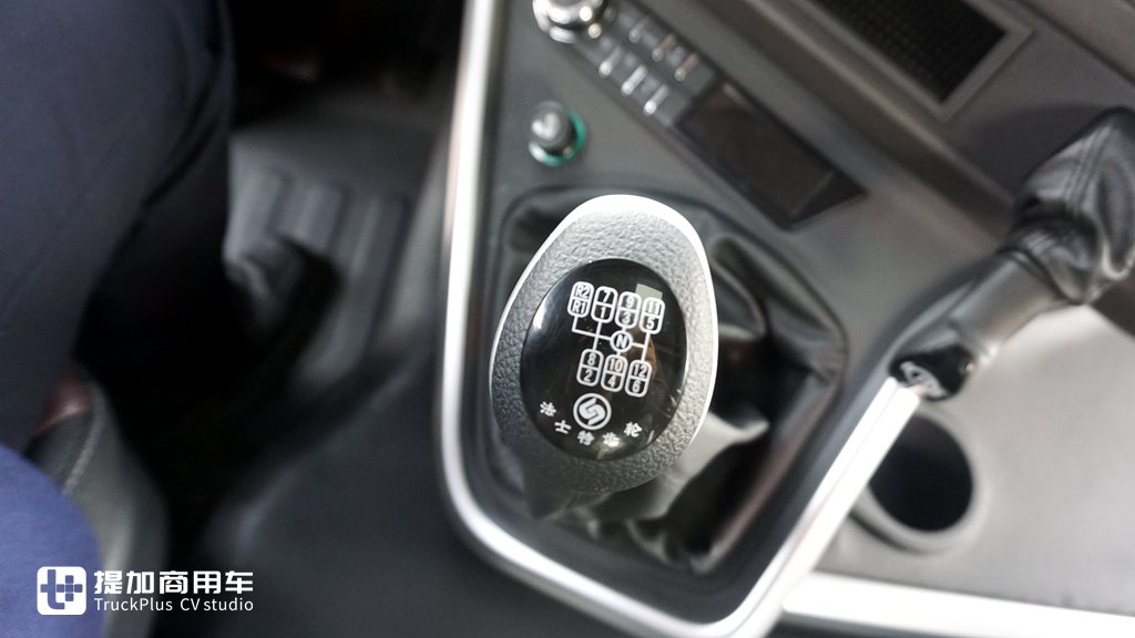 杰狮H6牵引车实拍,据说是红岩第6代重卡,改变的都不是以前的杰狮了 - 第7张 - 提加商用车网 杰狮H6牵引车实拍,据说是红岩第6代重卡,改变的都不是以前的杰狮了 - 第7张