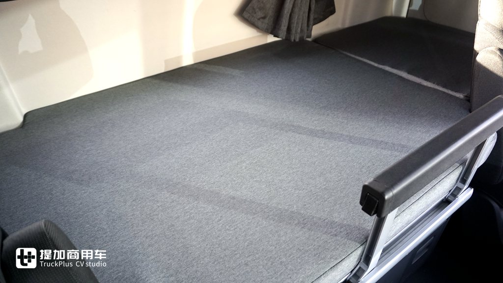 杰狮H6牵引车实拍,据说是红岩第6代重卡,改变的都不是以前的杰狮了 - 第9张 - 提加商用车网 杰狮H6牵引车实拍,据说是红岩第6代重卡,改变的都不是以前的杰狮了 - 第9张