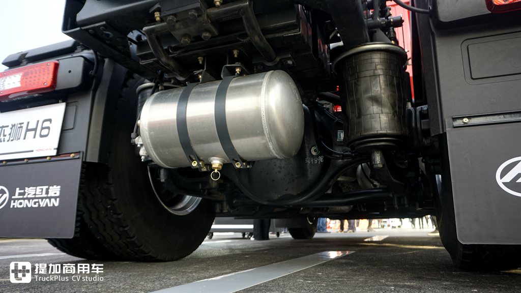 杰狮H6牵引车实拍,据说是红岩第6代重卡,改变的都不是以前的杰狮了 - 第13张 - 提加商用车网 杰狮H6牵引车实拍,据说是红岩第6代重卡,改变的都不是以前的杰狮了 - 第13张