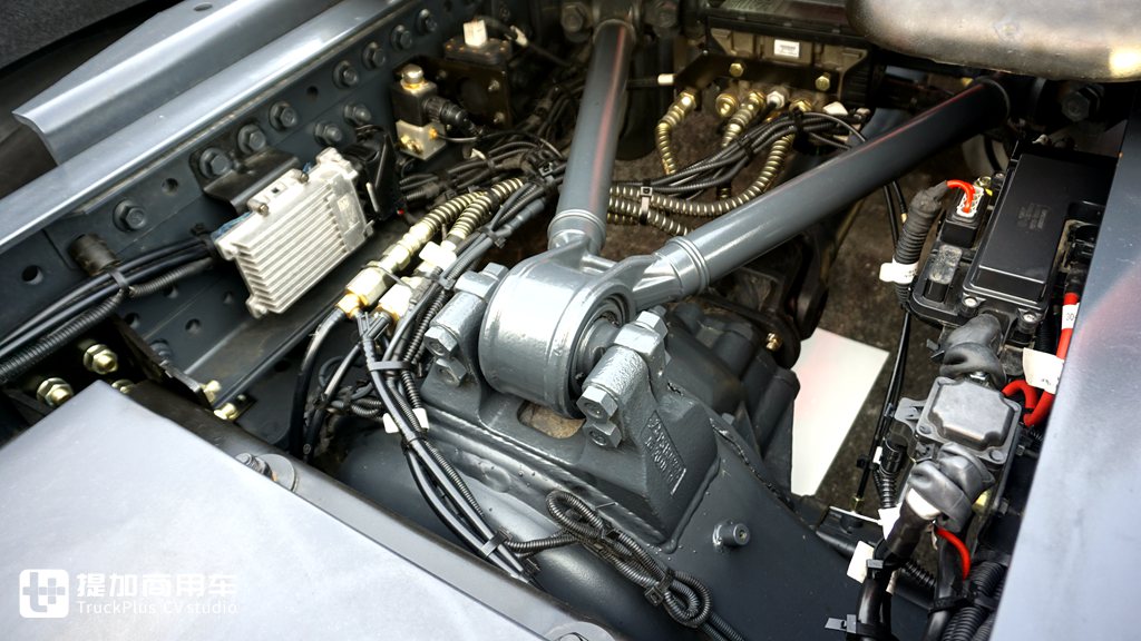 杰狮H6牵引车实拍,据说是红岩第6代重卡,改变的都不是以前的杰狮了 - 第14张 - 提加商用车网 杰狮H6牵引车实拍,据说是红岩第6代重卡,改变的都不是以前的杰狮了 - 第14张