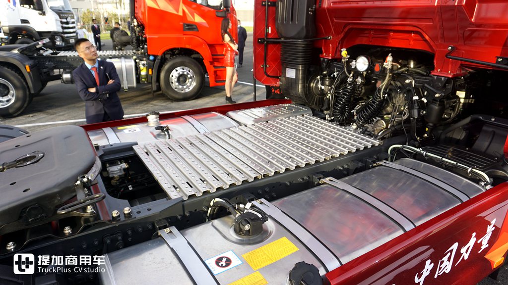 杰狮H6牵引车实拍,据说是红岩第6代重卡,改变的都不是以前的杰狮了 - 第15张 - 提加商用车网 杰狮H6牵引车实拍,据说是红岩第6代重卡,改变的都不是以前的杰狮了 - 第15张