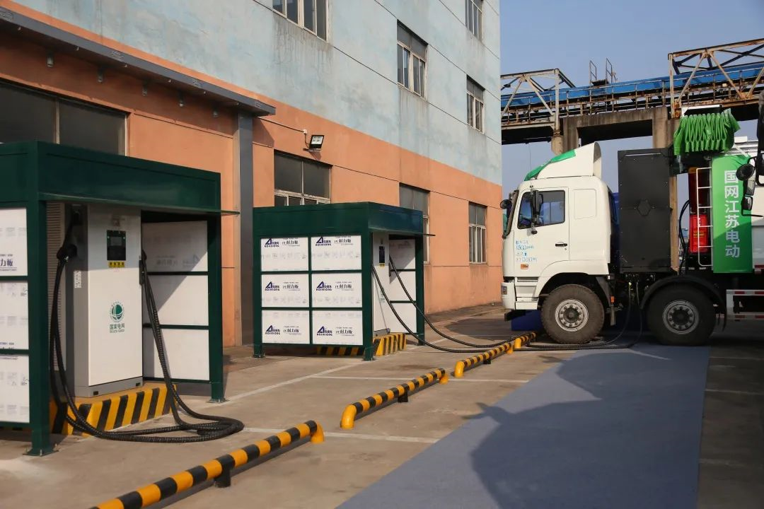 助力江苏绿色港口建设,华菱新能源重卡在南京港投入使用 - 第3张 - 提加商用车网 助力江苏绿色港口建设,华菱新能源重卡在南京港投入使用 - 第3张