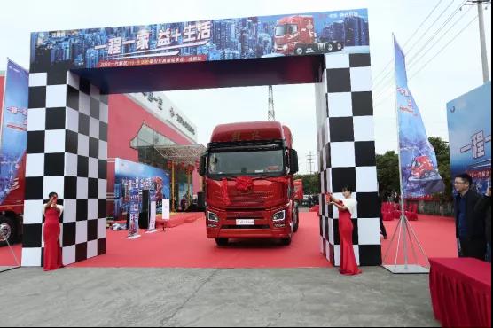 “一程一家 益+生活”,解放JH6生活舱牵引车震撼亮相! - 第4张 - 提加商用车网 “一程一家 益+生活”,解放JH6生活舱牵引车震撼亮相! - 第4张