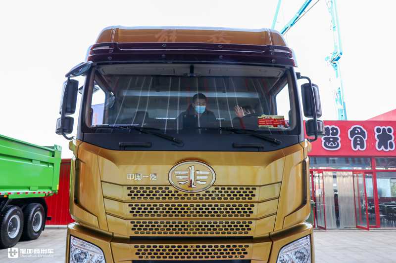 自动挡解放JH6重卡推出土豪金涂装,旋钮换挡真方便,配置也有所提升 - 第3张 - 提加商用车网 自动挡解放JH6重卡推出土豪金涂装,旋钮换挡真方便,配置也有所提升 - 第3张