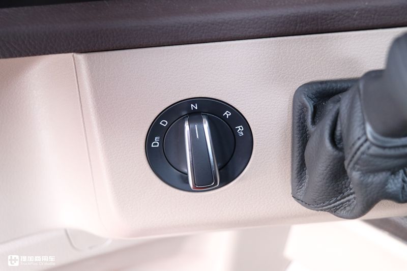 自动挡解放JH6重卡推出土豪金涂装,旋钮换挡真方便,配置也有所提升 - 第12张 - 提加商用车网 自动挡解放JH6重卡推出土豪金涂装,旋钮换挡真方便,配置也有所提升 - 第12张