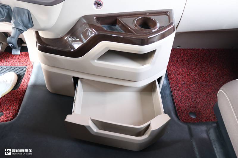 自动挡解放JH6重卡推出土豪金涂装,旋钮换挡真方便,配置也有所提升 - 第13张 - 提加商用车网 自动挡解放JH6重卡推出土豪金涂装,旋钮换挡真方便,配置也有所提升 - 第13张