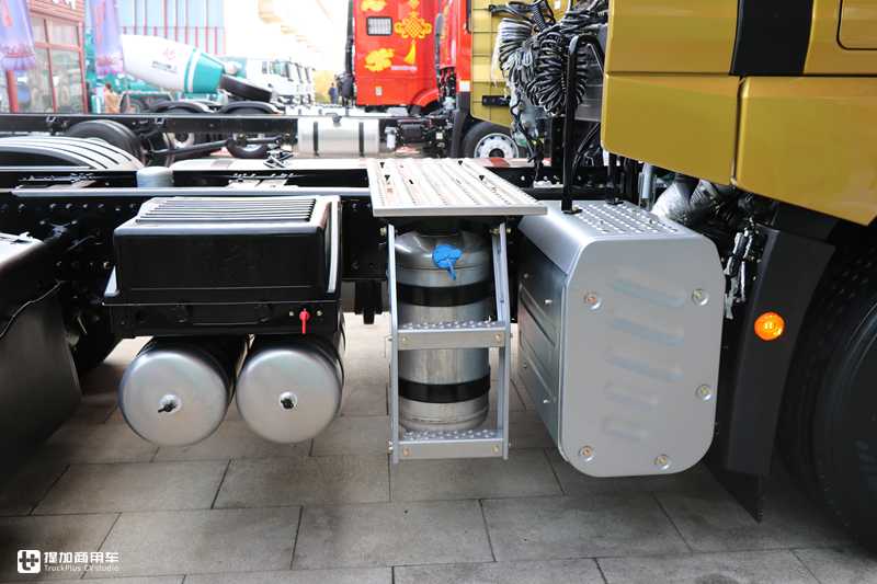 自动挡解放JH6重卡推出土豪金涂装,旋钮换挡真方便,配置也有所提升 - 第21张 - 提加商用车网 自动挡解放JH6重卡推出土豪金涂装,旋钮换挡真方便,配置也有所提升 - 第21张