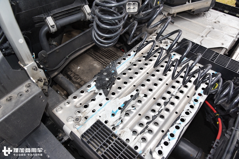 540马力全车空气悬架,6X4底盘液缓加持,带您看看奋进之旅的高配沃尔沃FH卡车 - 第4张 - 提加商用车网 540马力全车空气悬架,6X4底盘液缓加持,带您看看奋进之旅的高配沃尔沃FH卡车 - 第4张