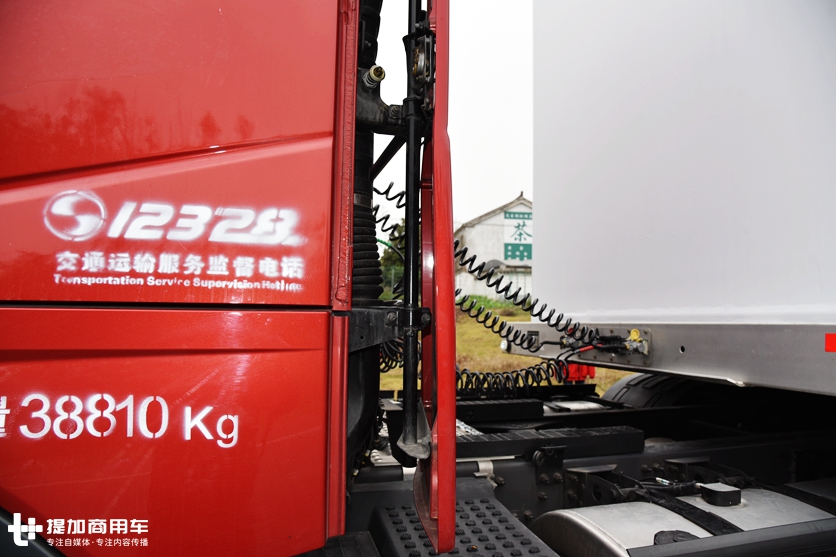 540马力全车空气悬架,6X4底盘液缓加持,带您看看奋进之旅的高配沃尔沃FH卡车 - 第11张 - 提加商用车网 540马力全车空气悬架,6X4底盘液缓加持,带您看看奋进之旅的高配沃尔沃FH卡车 - 第11张