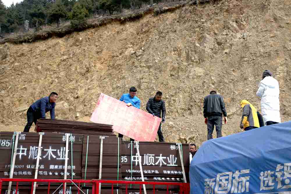 海拔4000米山口货物倾斜怎么办?锣响穿越中国线团队“大作战” - 第7张 - 提加商用车网 海拔4000米山口货物倾斜怎么办?锣响穿越中国线团队“大作战” - 第7张