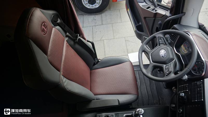 解放J6P牵引车3.0版来了，都有哪些升级？这内饰改得真高端 - 第5张