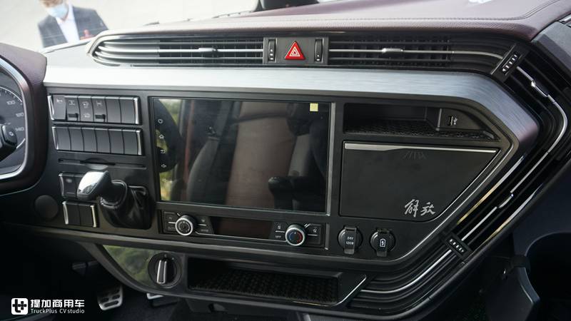 解放J6P牵引车3.0版来了，都有哪些升级？这内饰改得真高端 - 第8张