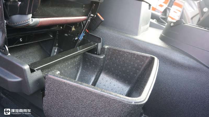 解放J6P牵引车3.0版来了，都有哪些升级？这内饰改得真高端 - 第10张