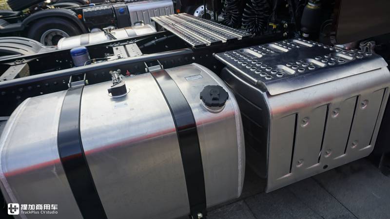 解放J6P牵引车3.0版来了，都有哪些升级？这内饰改得真高端 - 第13张