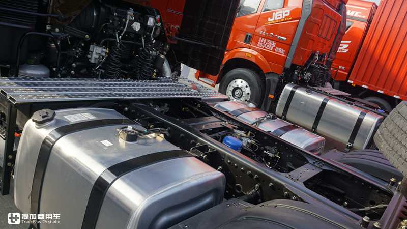 解放J6P牵引车3.0版来了，都有哪些升级？这内饰改得真高端 - 第17张