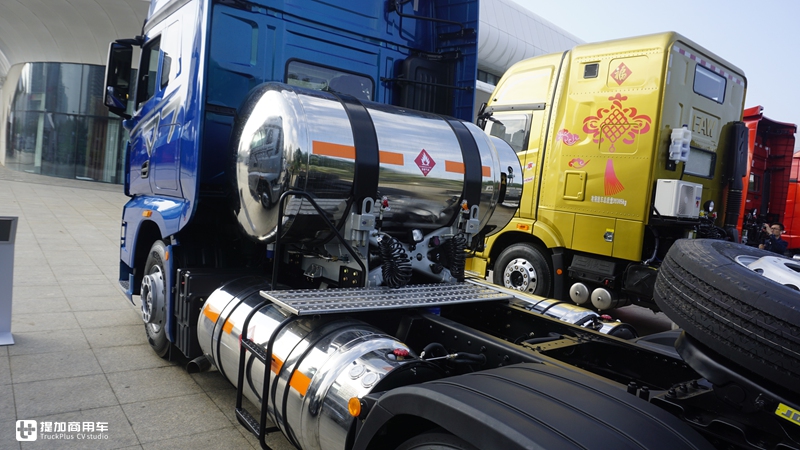 解放J7天然气重卡来了，470马力自动挡，3气罐续航超乎想象 - 第2张