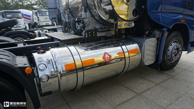 解放J7天然气重卡来了，470马力自动挡，3气罐续航超乎想象 - 第3张