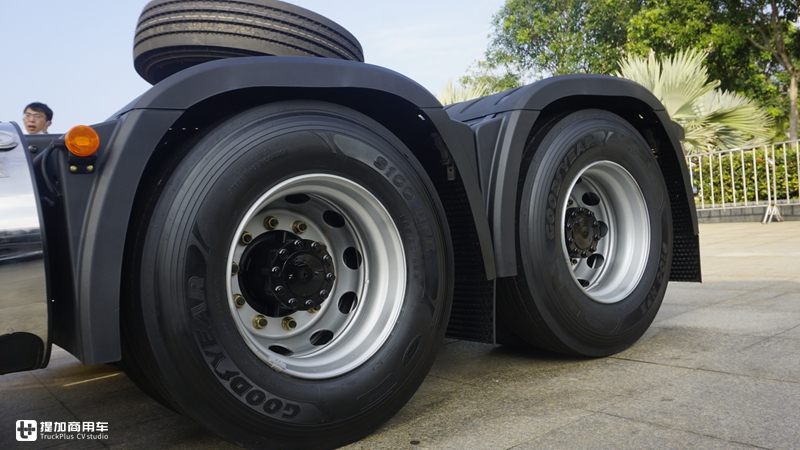 解放J7天然气重卡来了，470马力自动挡，3气罐续航超乎想象 - 第6张