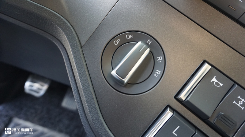 解放J7天然气重卡来了，470马力自动挡，3气罐续航超乎想象 - 第5张