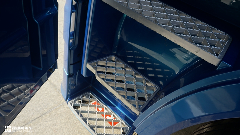 解放J7天然气重卡来了，470马力自动挡，3气罐续航超乎想象 - 第8张