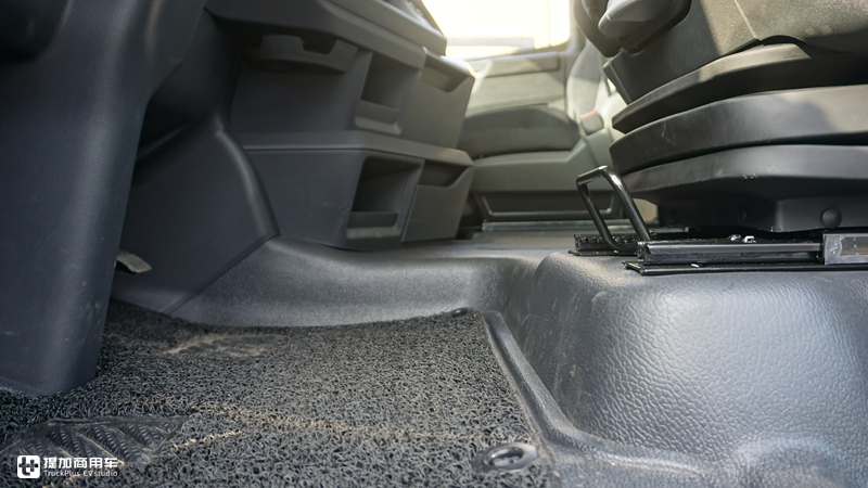 解放J7天然气重卡来了，470马力自动挡，3气罐续航超乎想象 - 第9张