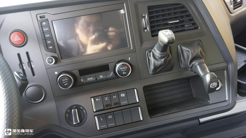 解放J7天然气重卡来了，470马力自动挡，3气罐续航超乎想象 - 第13张