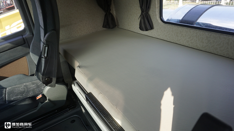 解放J7天然气重卡来了，470马力自动挡，3气罐续航超乎想象 - 第14张