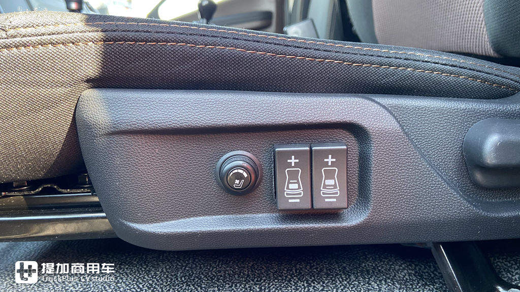 解放卡车家族的小J7?肩负重要使命,解放全新一代高端轻卡领途正式发布 - 第5张 - 提加商用车网 解放卡车家族的小J7?肩负重要使命,解放全新一代高端轻卡领途正式发布 - 第5张