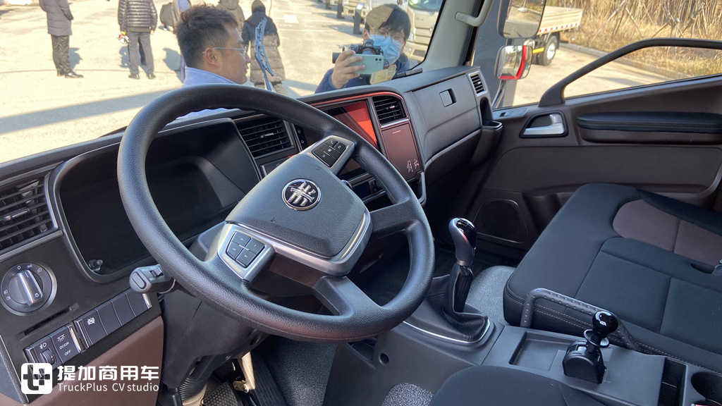 解放卡车家族的小J7?肩负重要使命,解放全新一代高端轻卡领途正式发布 - 第6张 - 提加商用车网 解放卡车家族的小J7?肩负重要使命,解放全新一代高端轻卡领途正式发布 - 第6张