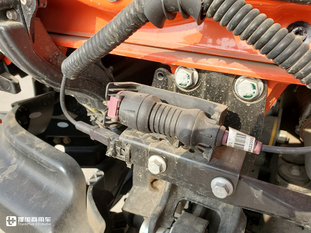 高顶双卧240马力,售价亲民,汕德卡G5载货车配置真不错 - 第5张 - 提加商用车网 高顶双卧240马力,售价亲民,汕德卡G5载货车配置真不错 - 第5张